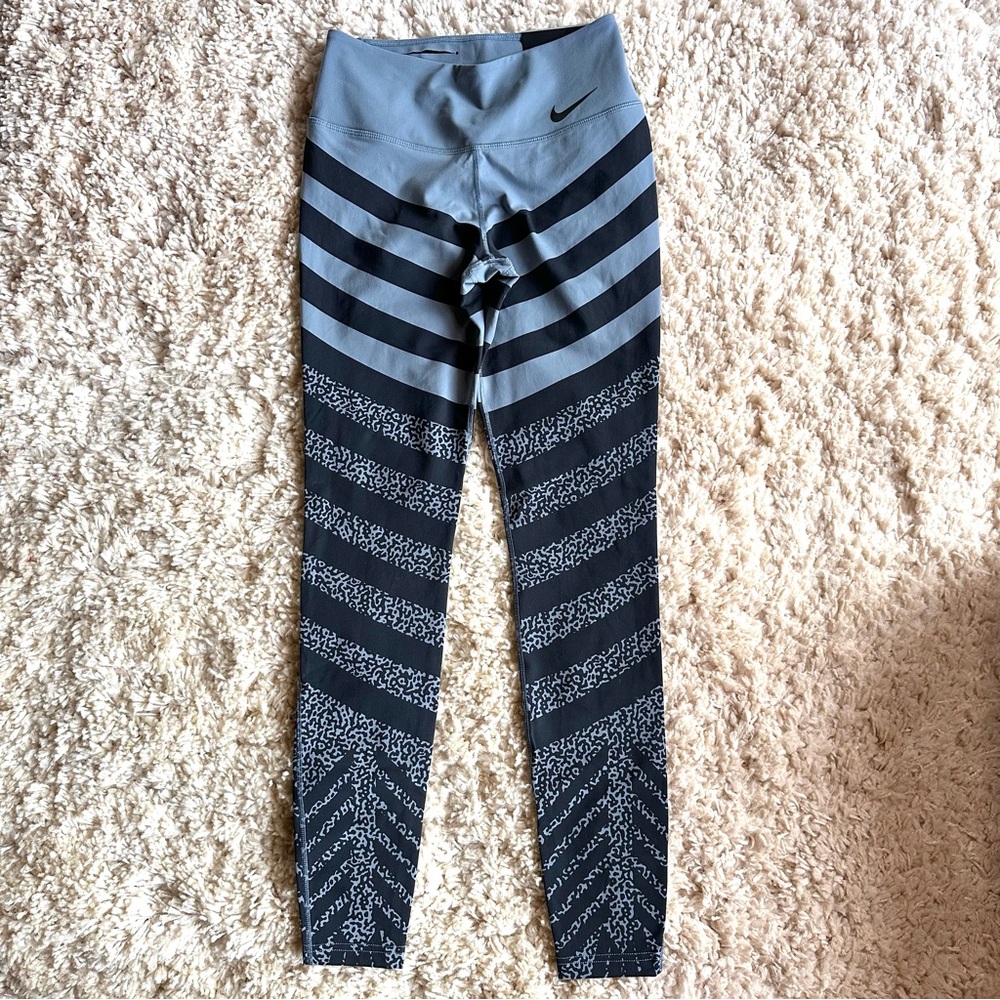Nike Legendary Mezzo Leggings Small